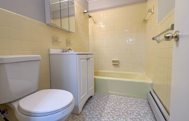 1 bed, 1 bath, $1,300, Unit B-7