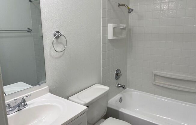 2 beds, 1.5 baths, $2,200, Unit 32