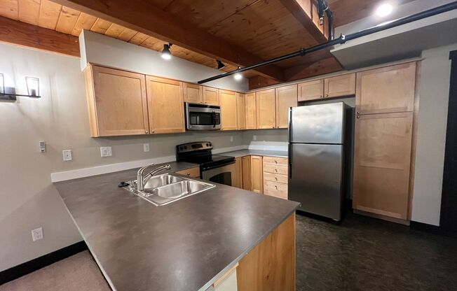 1 bed, 1.5 baths, $1,595