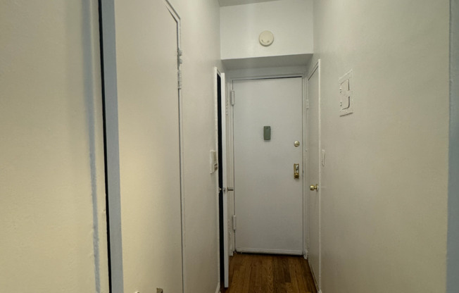 Studio, 1 bath, $2,500, Unit 2D