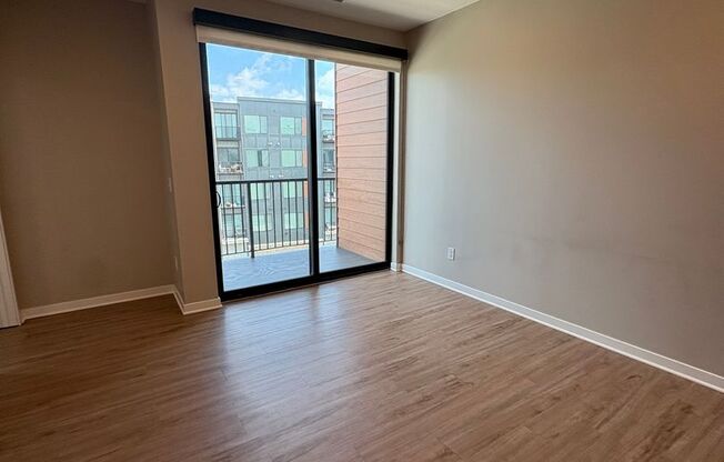 1 bed, 1 bath, 667 sqft, $1,299, Unit 427