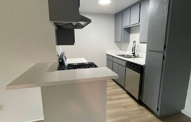 2 beds, 1 bath, 900 sqft, $2,395, Unit 123