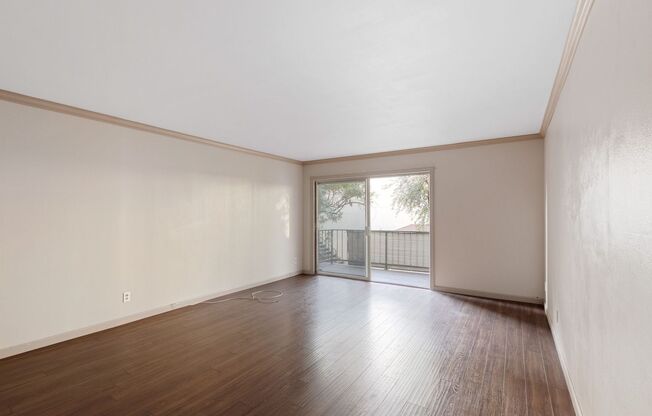 1 Br 1 Ba Condo in Resort Style Complex