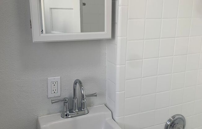 Studio, 1 bath, $1,320, Unit 06