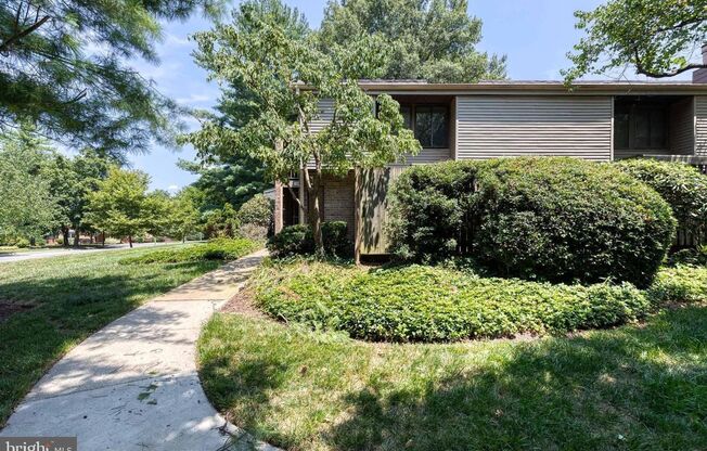 Welcome to Cross Fox Lane, a 3bd 2.5bth home in the lovely and sought after Wilde Lake community in Columbia!