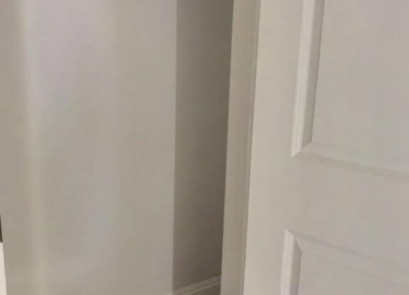 Beautifully updated house in Burbank Blvd is now available for rent