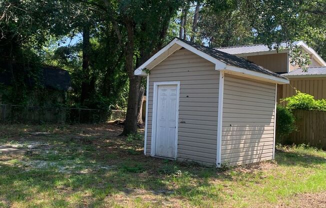 $500 OFF 1ST MONTH'S RENT! 3 Bedroom 2 Bath House Available Now!