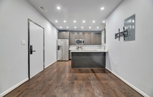 1801 OTIS ST NE