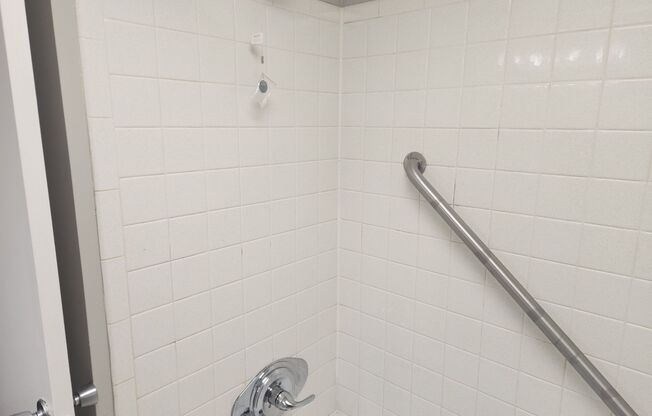 1 bed, 1 bath, 832 sqft, $1,120, Unit WG2-607