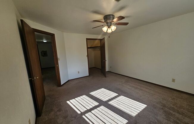 2 beds, 2 baths, 1,034 sqft, $1,299, Unit 1401 018