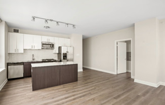 760 W ADAMS