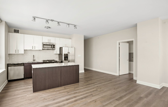 760 W ADAMS