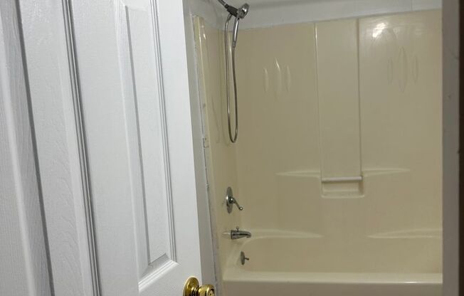 1 bed, 1 bath, 570 sqft, $700, Unit CS 76