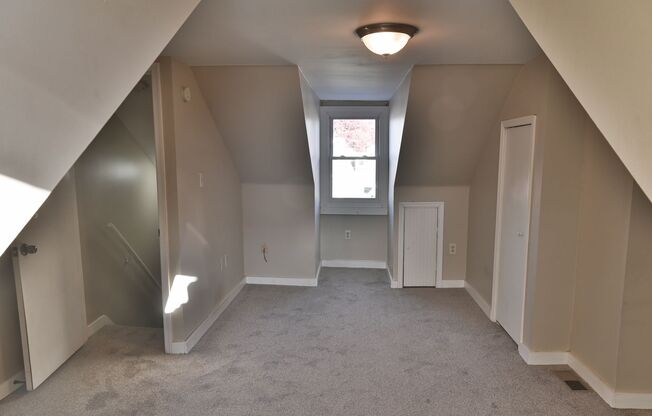 3 beds, 1 bath, $1,560