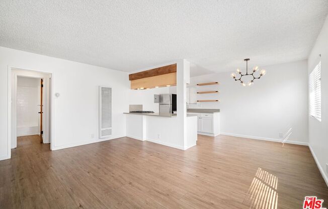 1 bed, 1 bath, 700 sqft, $2,395, Unit 12