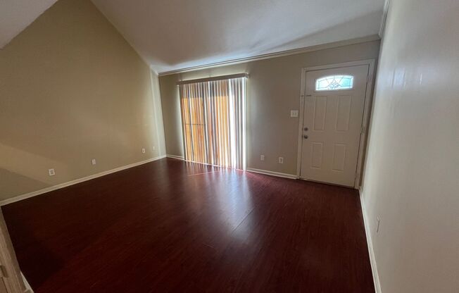 1 bed, 1 bath, 672 sqft, $1,215