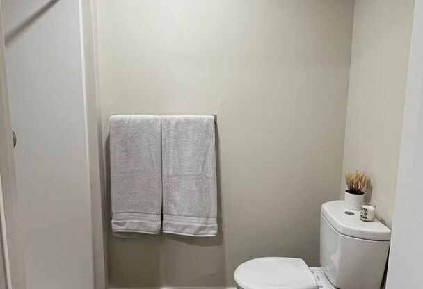 Studio, 1 bath, 180 sqft, $1,295, Unit 324