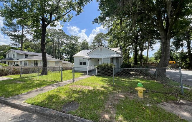 3 Bedroom + Bonus Room Home in Sunset Park!