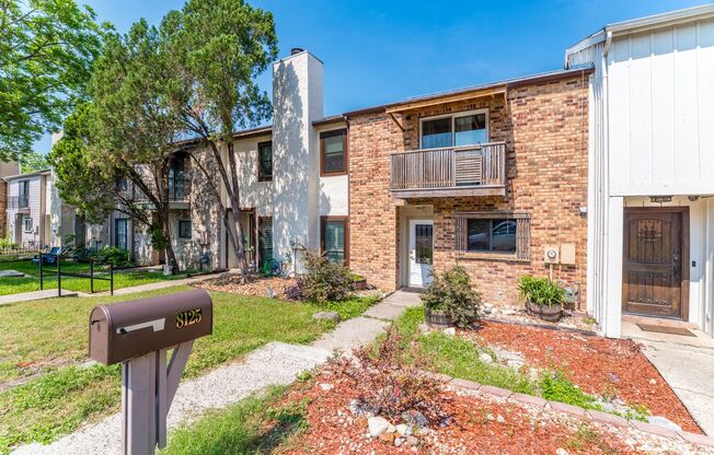 2-BEDROOM TOWNHOME IN ALAMO HEIGHTS