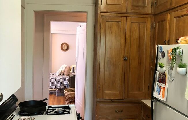 2 beds, 1 bath, 1,100 sqft, $1,350, Unit 5