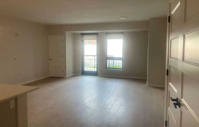 1 bed, 1 bath, 1,013 sqft, $2,995, Unit 102