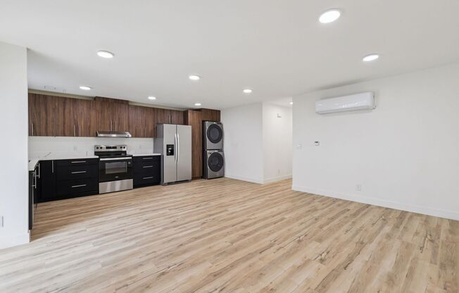 2 beds, 2 baths, 852 sqft, $2,927, Unit 604