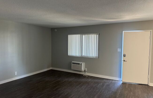 2 beds, 1 bath, 950 sqft, $2,695, Unit 1720-3