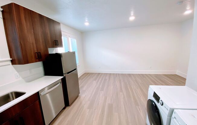 1 bed, 1 bath, 465 sqft, $1,249, Unit 13