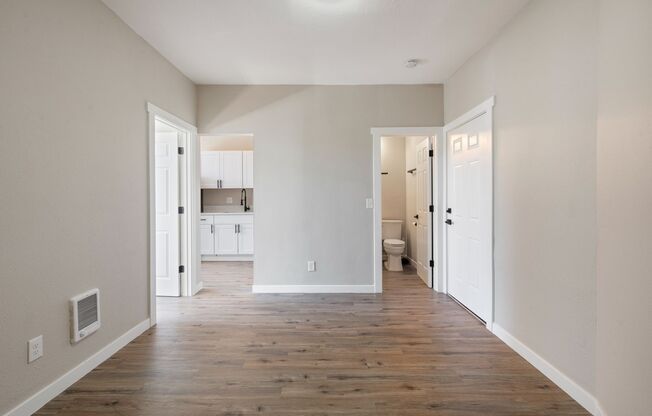 Fully Renovated 1 Bed 1 Bath - Near PDX Airport