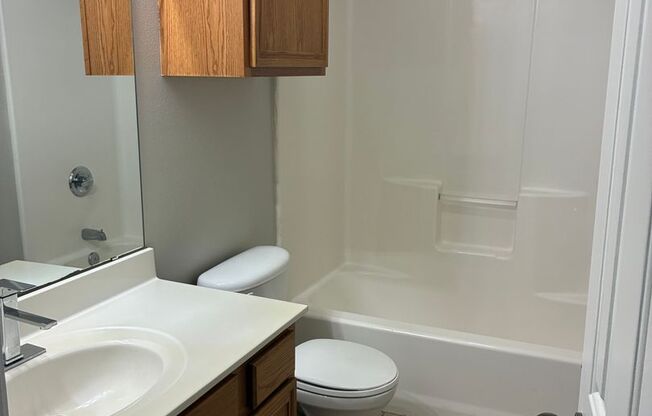 3 beds, 3 baths, 1,370 sqft, $1,325, Unit 814A Belmont