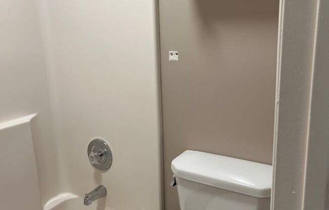 1 bed, 1 bath, 400 sqft, $829, Unit 8506