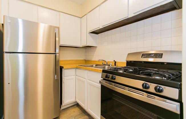 Studio, 1 bath, 400 sqft, $1,415, Unit 315