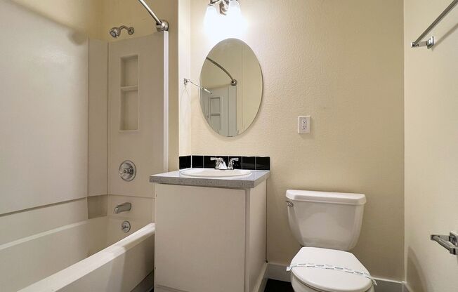 Studio, 1 bath, 525 sqft, $1,225, Unit 220