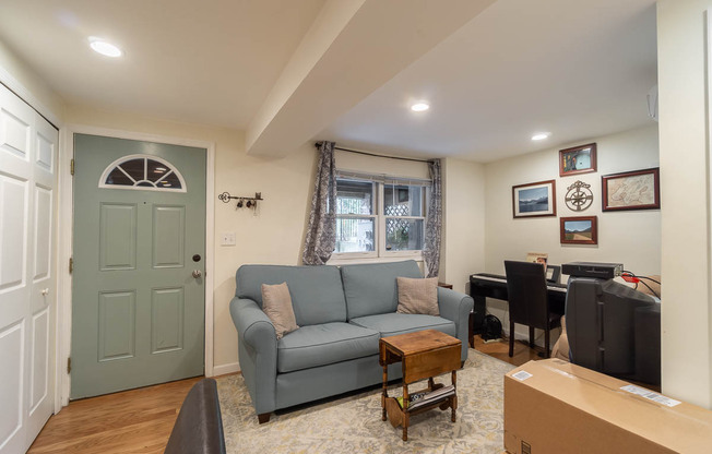 1112 4 ST NE