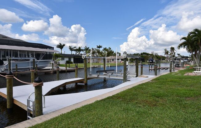 Direct Gulf Access Furnished 2 Bedroom with Boat Lift