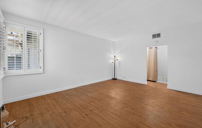 Spacious 2 Bed, 2 Bath Condo in Desirable Northwood