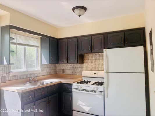 145 SANDALWOOD DR