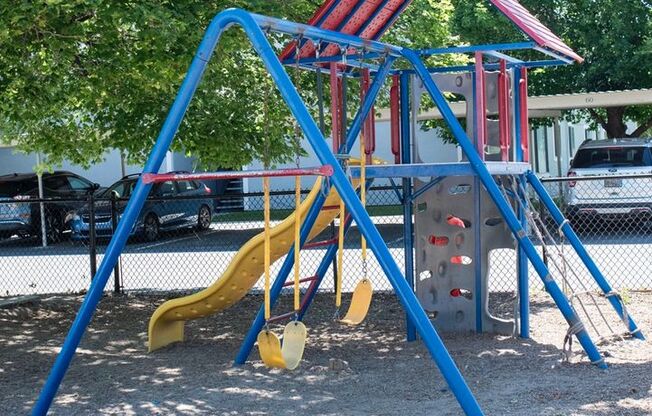 2 beds, 1 bath, 810 sqft, $1,199