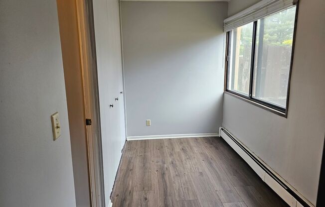 1 bed, 1 bath, 400 sqft, $500, Unit #7