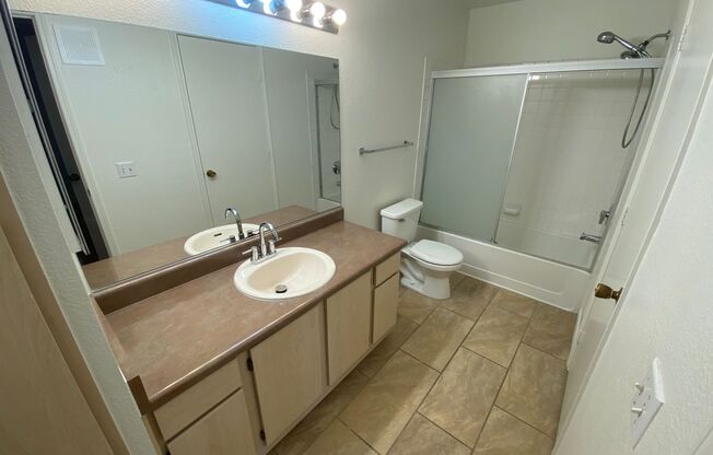 2 beds, 2 baths, 1,049 sqft, $1,295, Unit 555 Silverado Ranch #2006