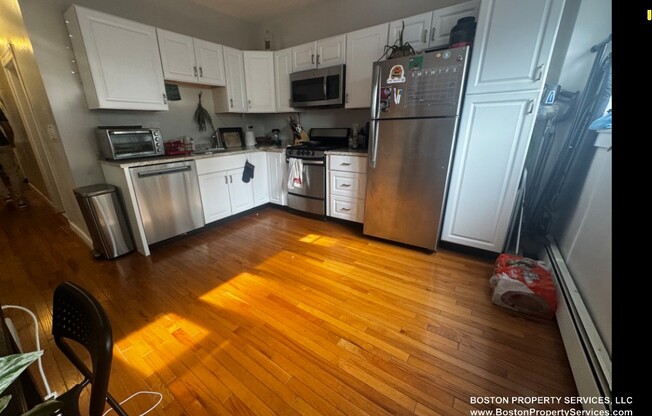 818 PARKER ST