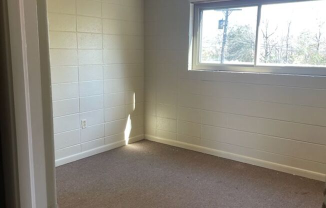 2 beds, 1 bath, $775, Unit TT112