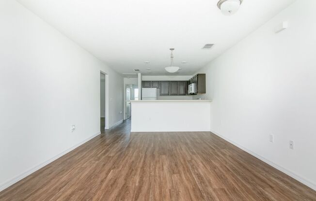 MOVE IN BY JUNE 15TH and RECEIVE THE REST OF JUNE FREE!!! Beautiful 3 Bed - 2 Bath Apartment for Rent in Kissimmee!!