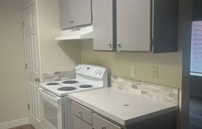 1 bed, 1 bath, 700 sqft, $1,700, Unit 19