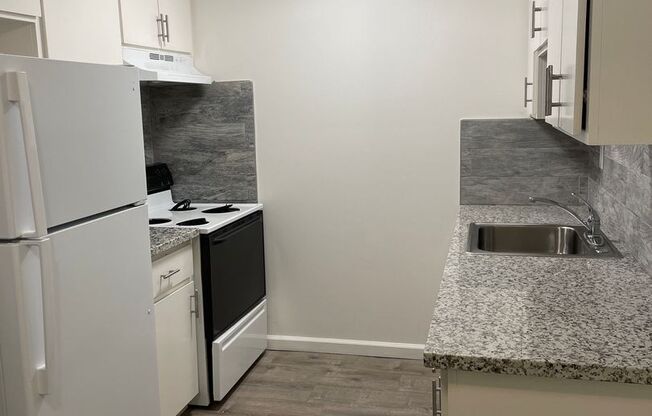 2 beds, 1 bath, $2,500, Unit 77