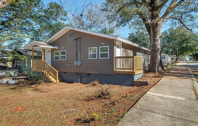 Completely Renovated 2/1!