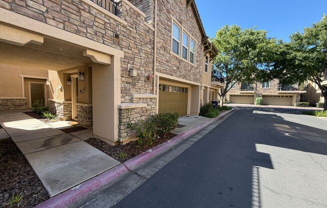 3 Bed, 2½ Bath Two Story Condo in Natomas' Hampton Village
