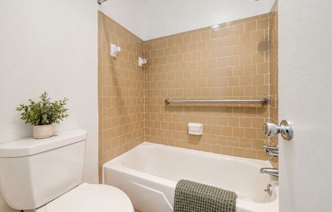 1 bed, 1 bath, 576 sqft, $1,175, Unit 2298-23
