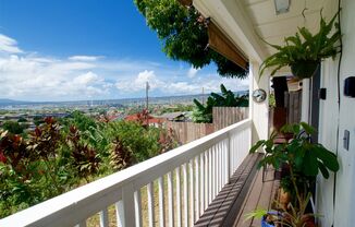 FULLY FURNISHED studio in duplex with GORGEOUS ocean views.