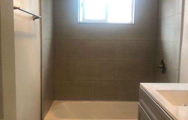 2 beds, 1 bath, 850 sqft, $2,425, Unit 4582